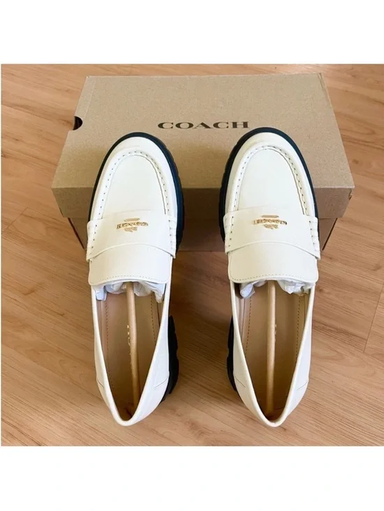 Coach Ruthie Loafer Chalk
Women 10.0 US - Picture 7 of 11